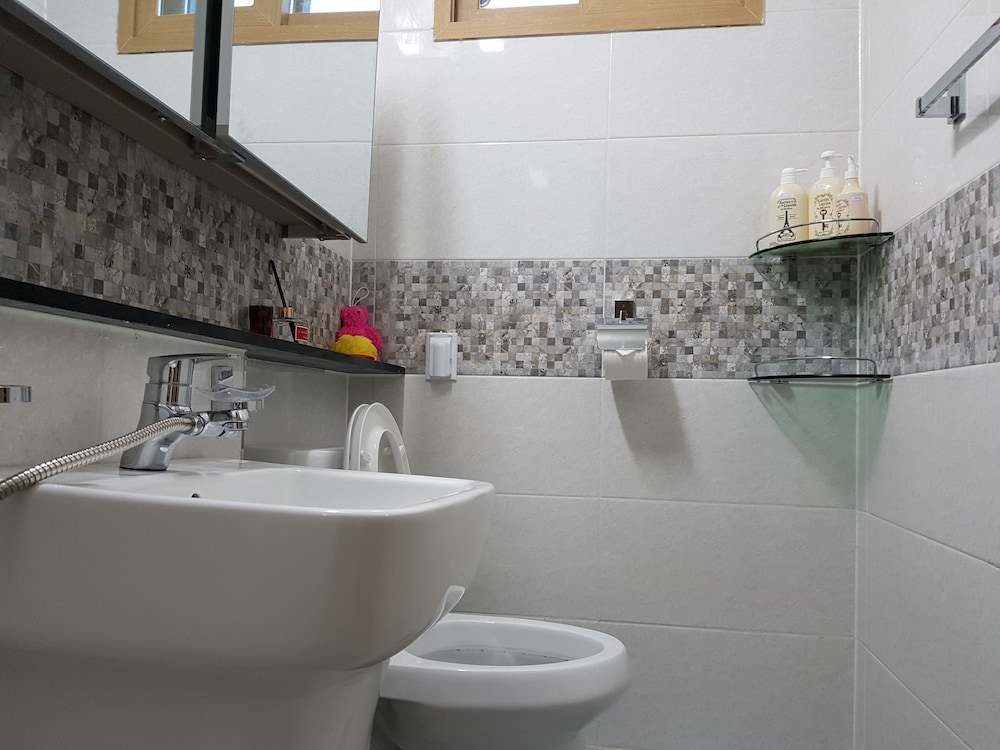 Buzz Guest House - Hostel