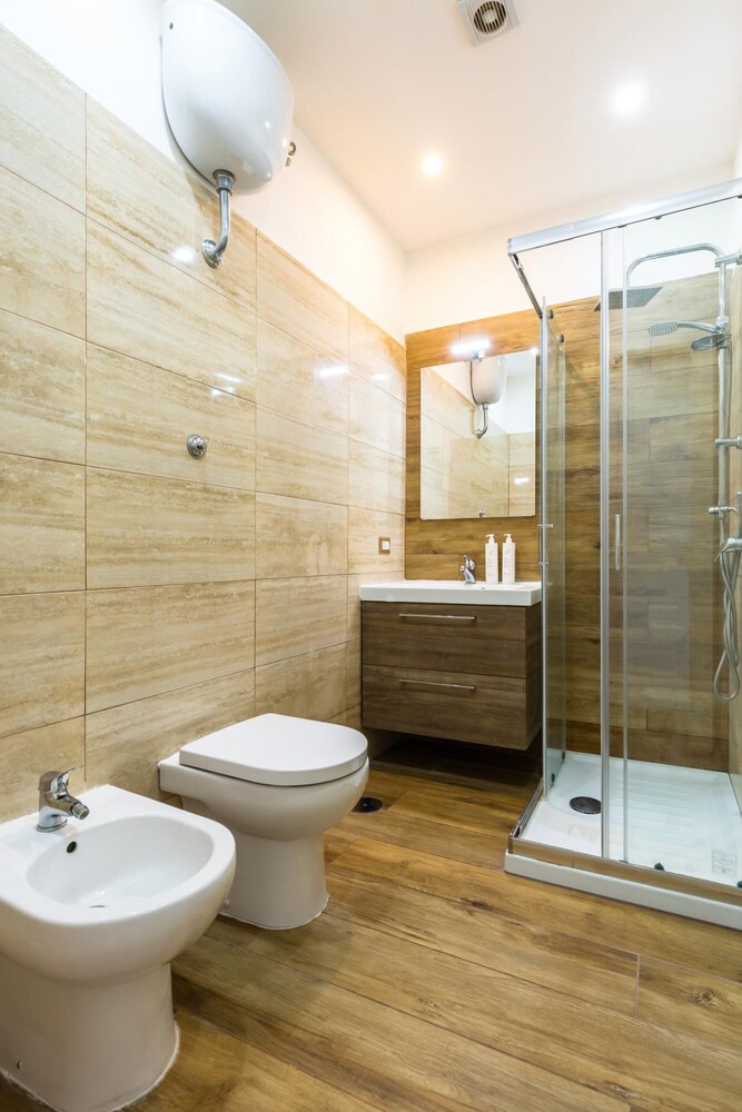 Bright Apartment With Private Parking Space