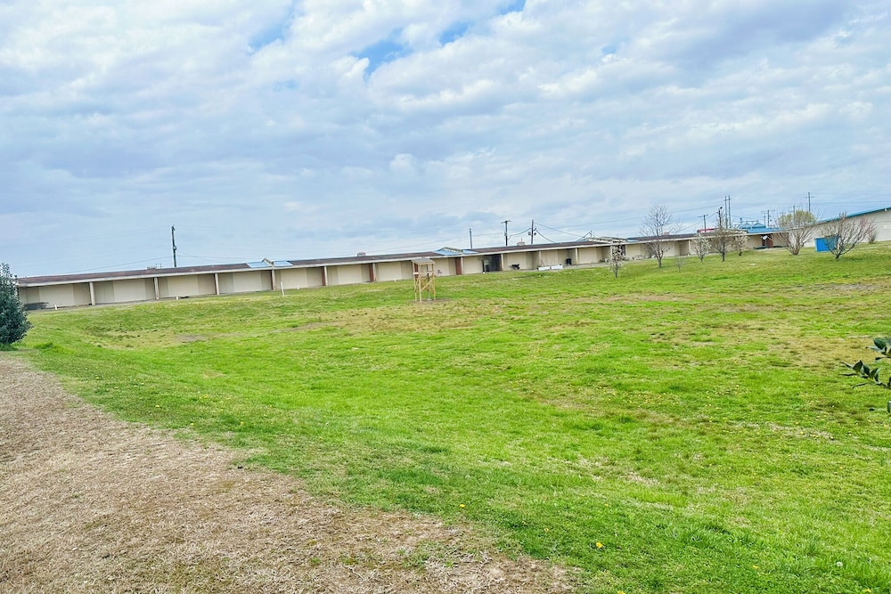 Shamrock Kings Inn By Oyo Marked Tree I-555
