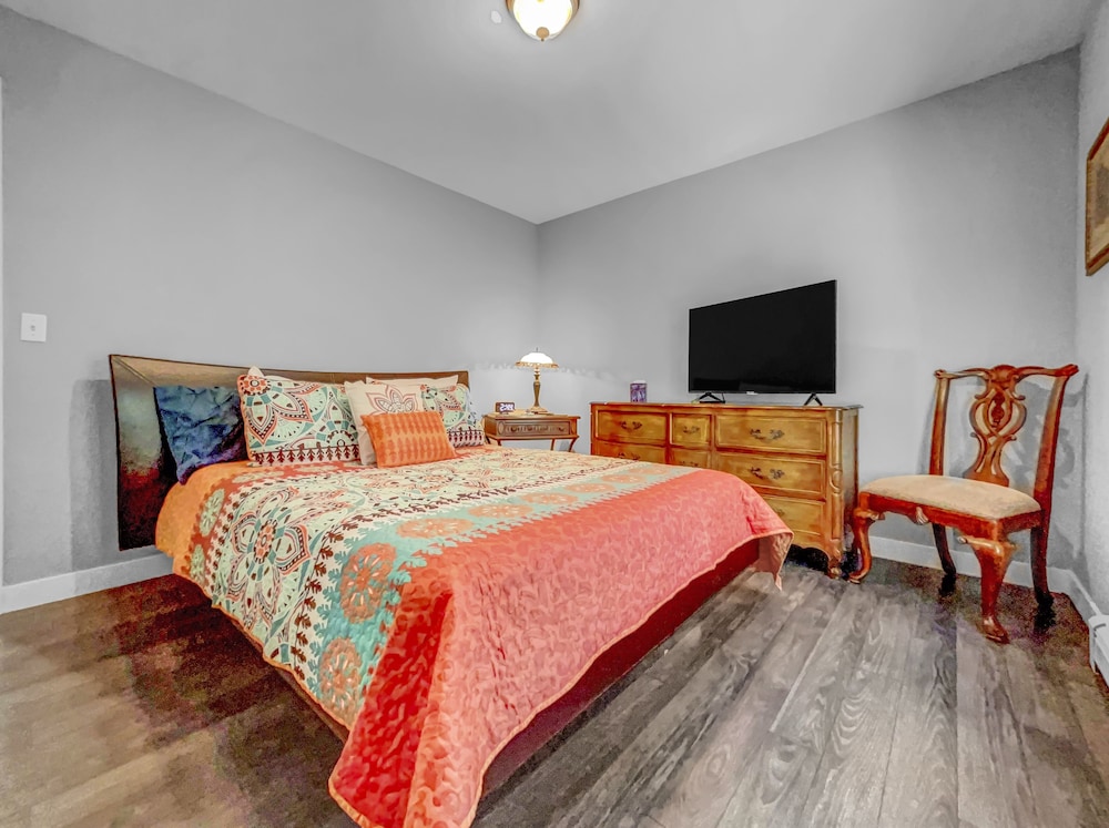 Paradise Hills Oasis 4 Bedroom Home