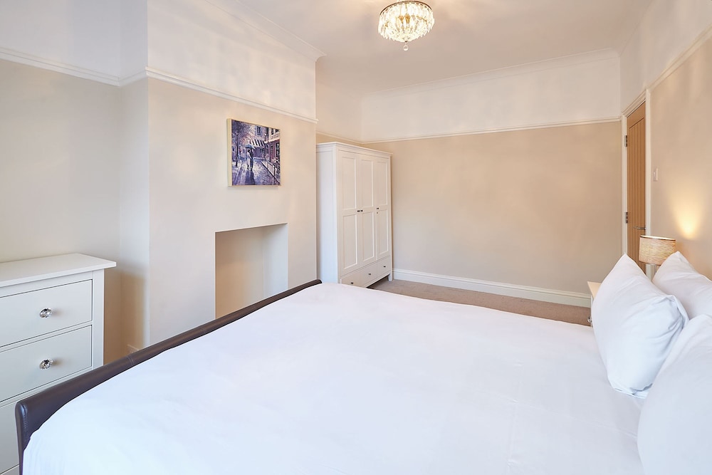 Host Stay Wardman Crescent