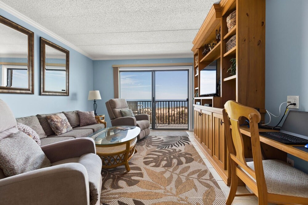 Bimini 105 2 Bedroom Condo by RedAwning