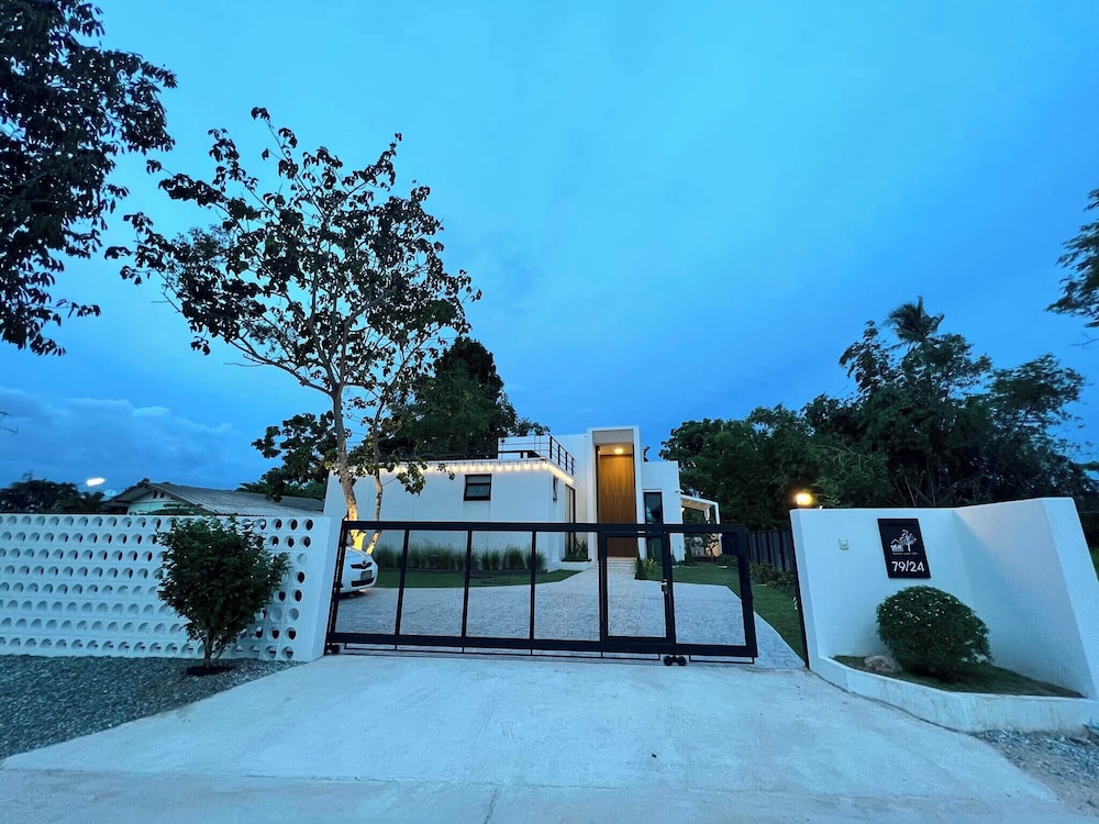 168 Garden Pool Villa