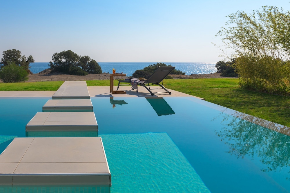 Albatross Beach Front Villas