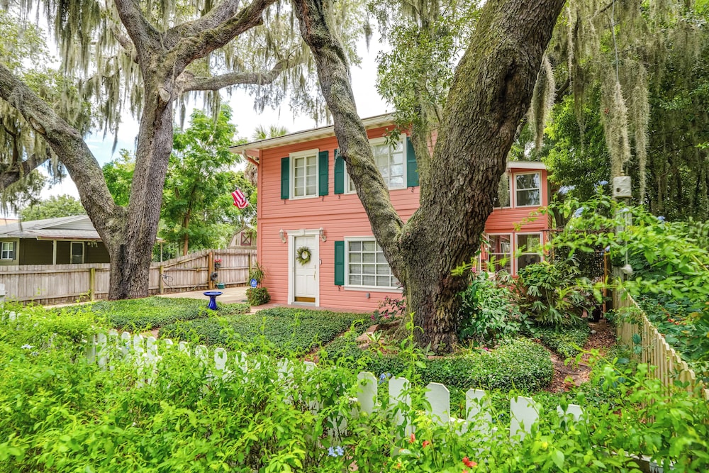 Mt Dora Garden Cottage w/ Patios, Walk to Downtown view 5