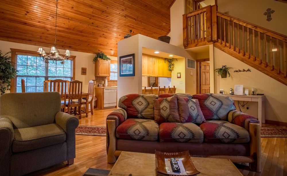 Mayberry Lodge 2 Bedroom Cabin by RedAwning