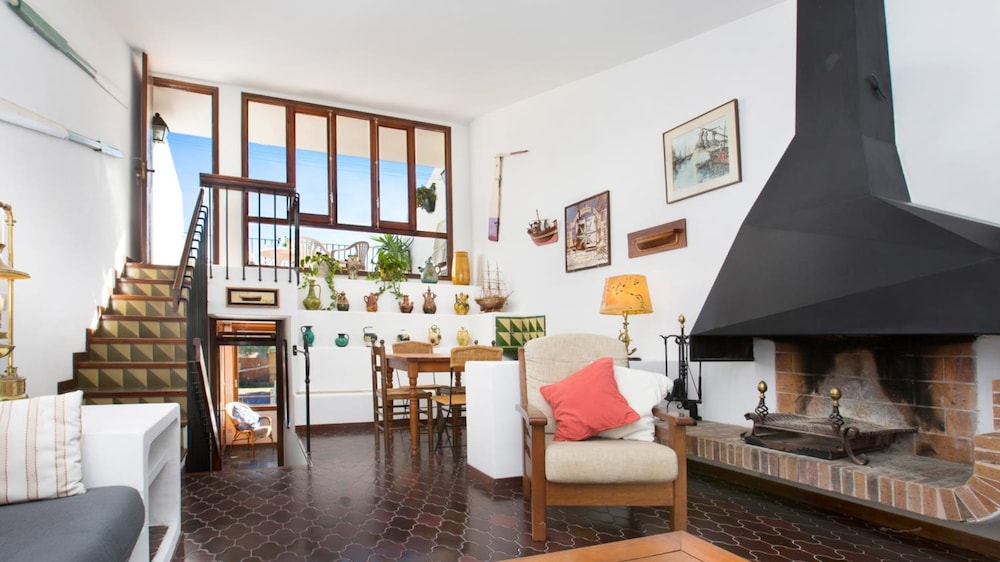 Rosamar in Llafranc With 3 Bedrooms and 2 Bathrooms