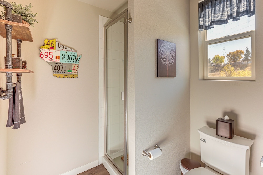 Walk to Light Rail! Townhome 9 Mi to Dtwn Denver