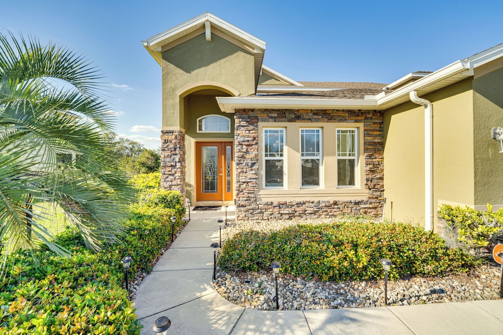5 Mi to Dtwn Clermont: Family Home w/ Water Views!