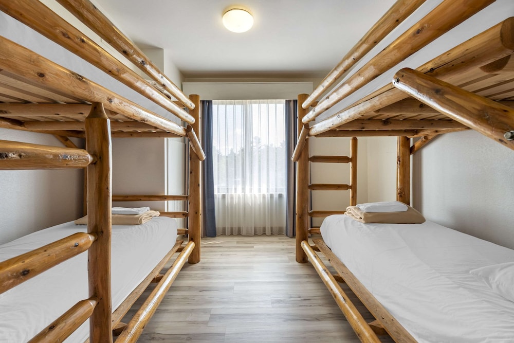 Three Bears Waterpark Resort Near Tomah, Ascend Collection Hotel