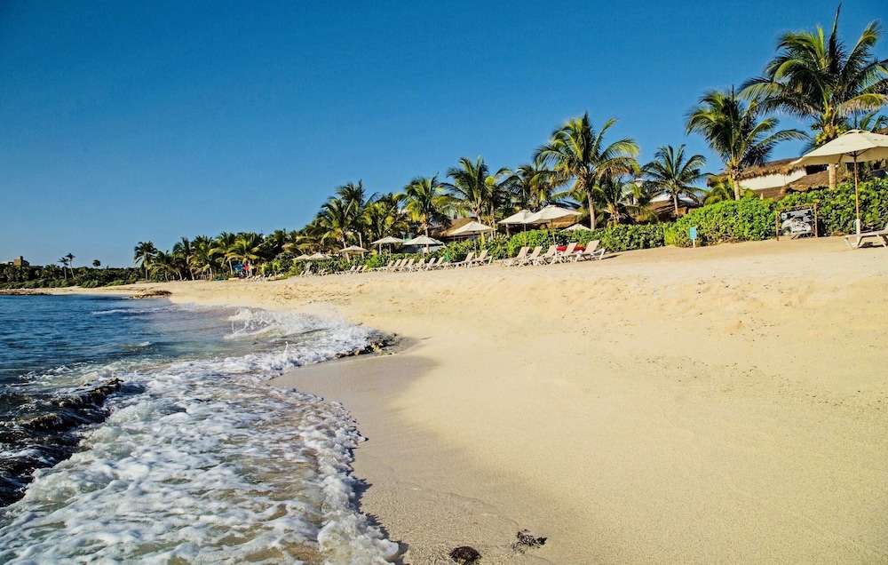 Las Villas Akumal 2B-13 by SkyRun