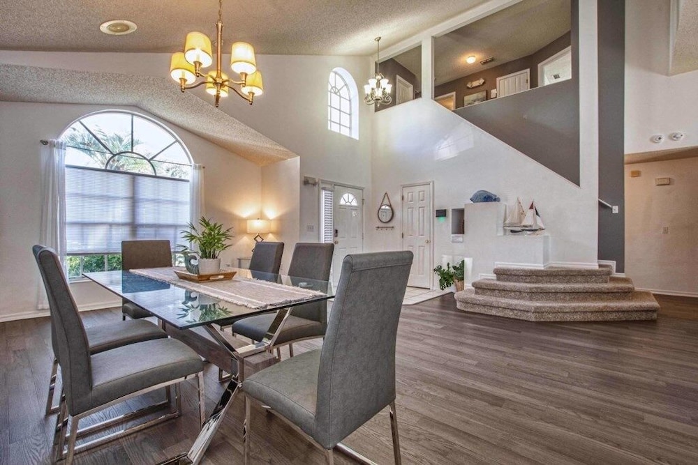 Beautiful Waterfront Home Close To Disney!large Spacious Layout, Pool & Wifi 4 Bedroom Home