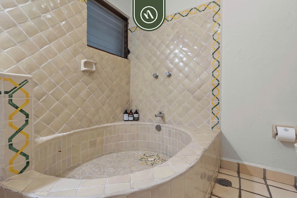 Beachfront Mexican Styled 3 BR Condo in Downtown