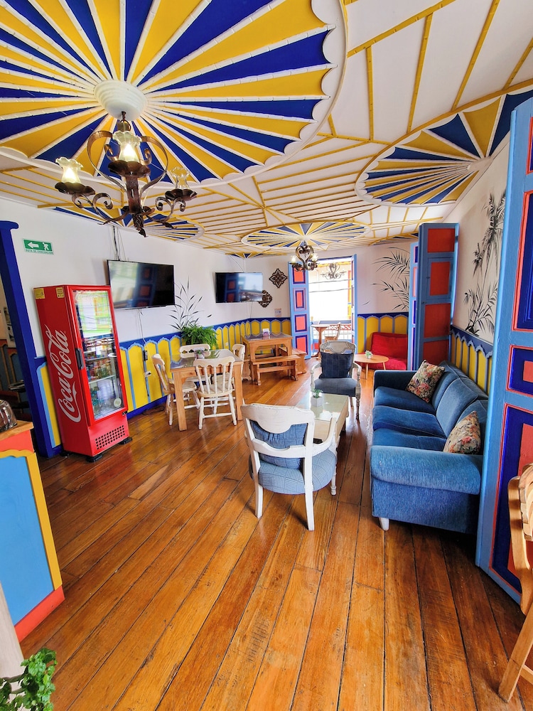 Hostal Mythos