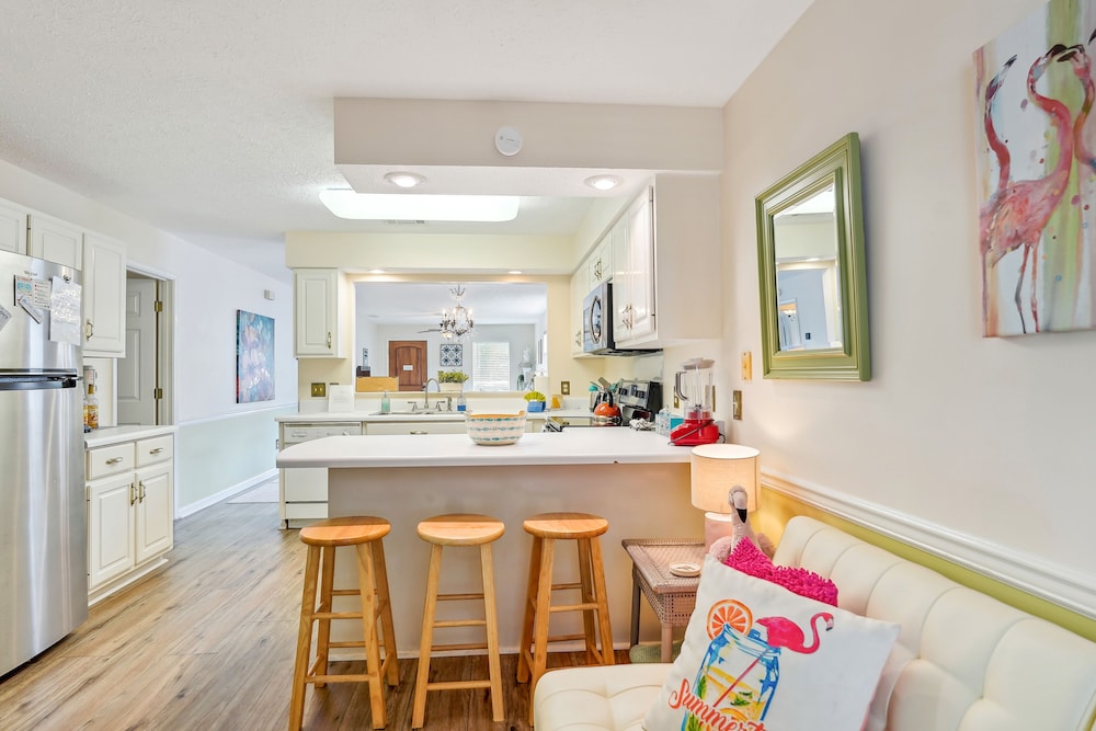 Breezy PCB Vacation Rental w/ Lanai, Walk to Ocean