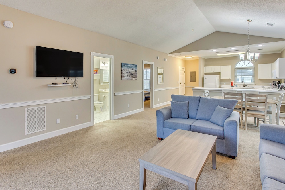 2 Mi to Ocean: Myrtle Beach Condo w/ Balcony