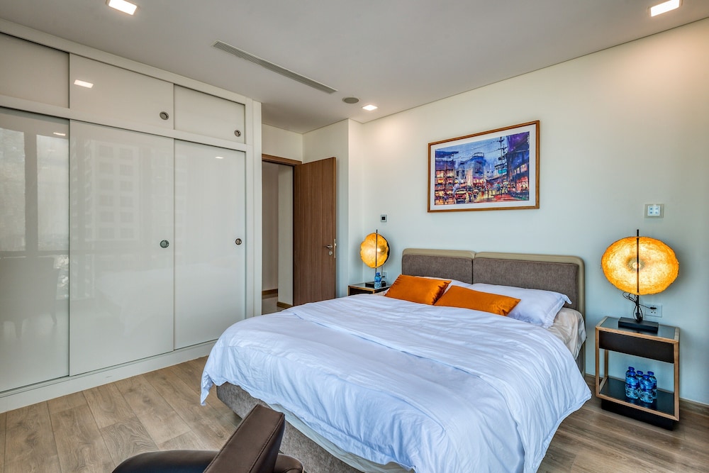 DongDong Skyview APT in Landmark81 Tower