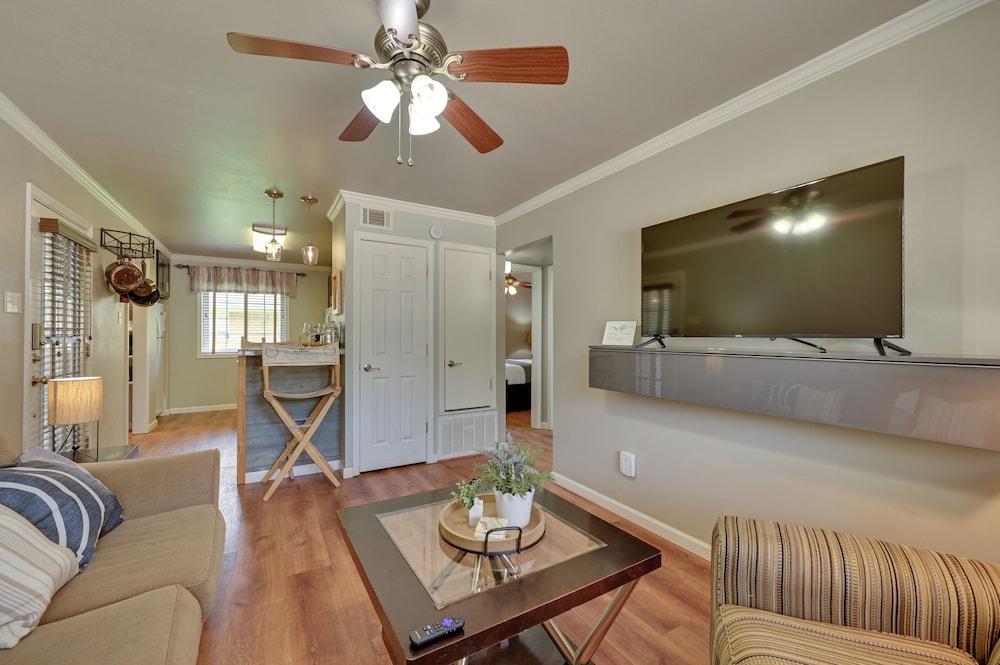 Walk to SFA Campus: Pet-friendly Nacogdoches Condo
