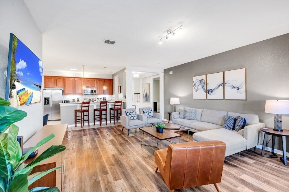 Vista Cay Magic 3 Bedroom Condo by RedAwning