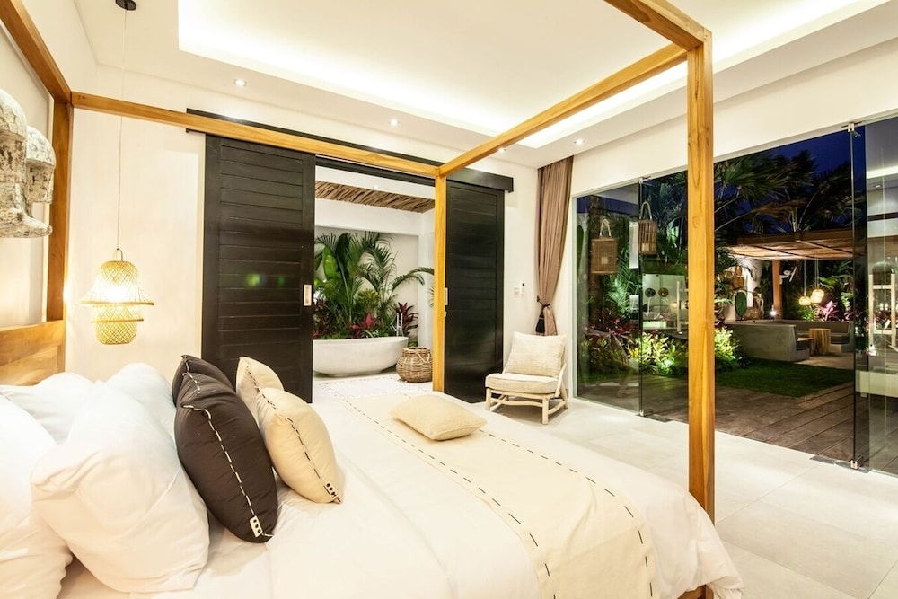 Contemporary 4BR Villa, 400m to Canggu Shore