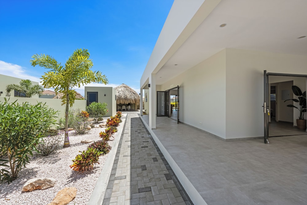 Villa Solana with private pool, Mambo Beach