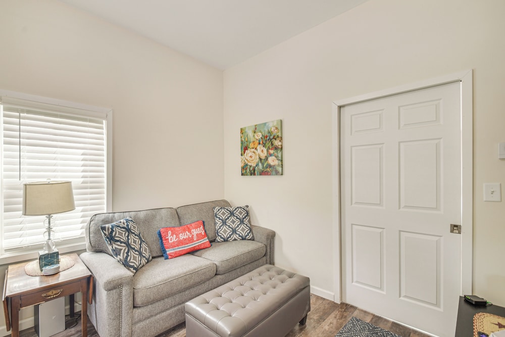 Mississippi River Retreat w/ Views: Walk to Water