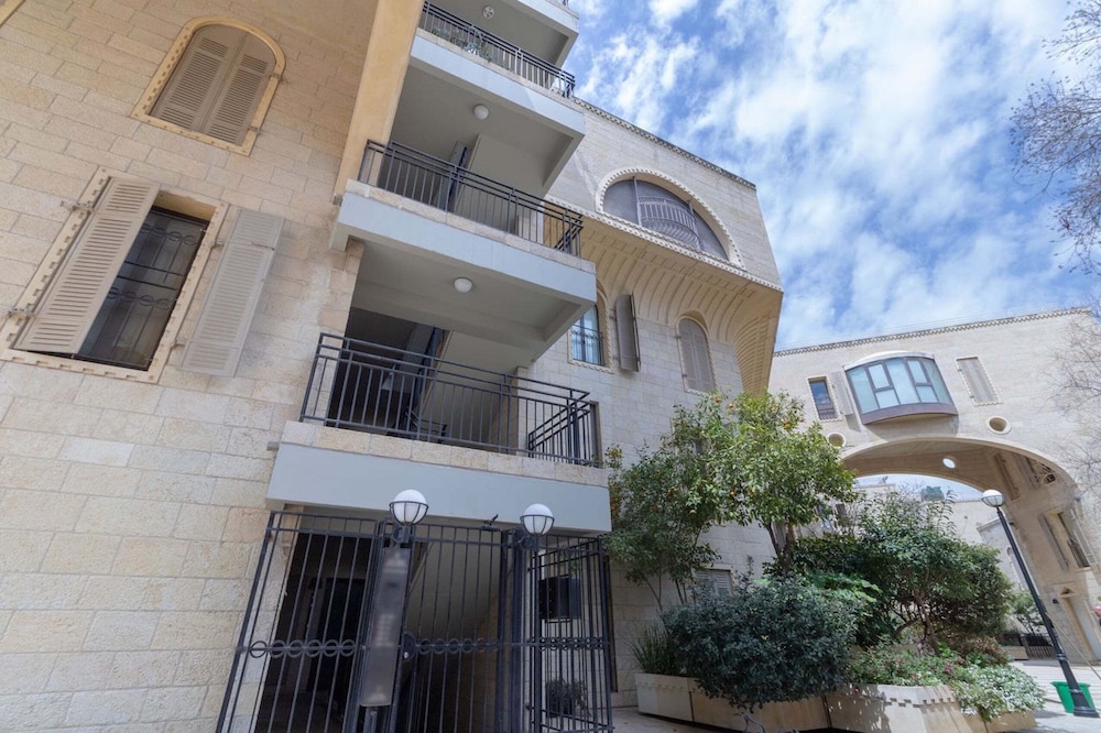 Family Apt & Garden in David's Village by FeelHome view 2