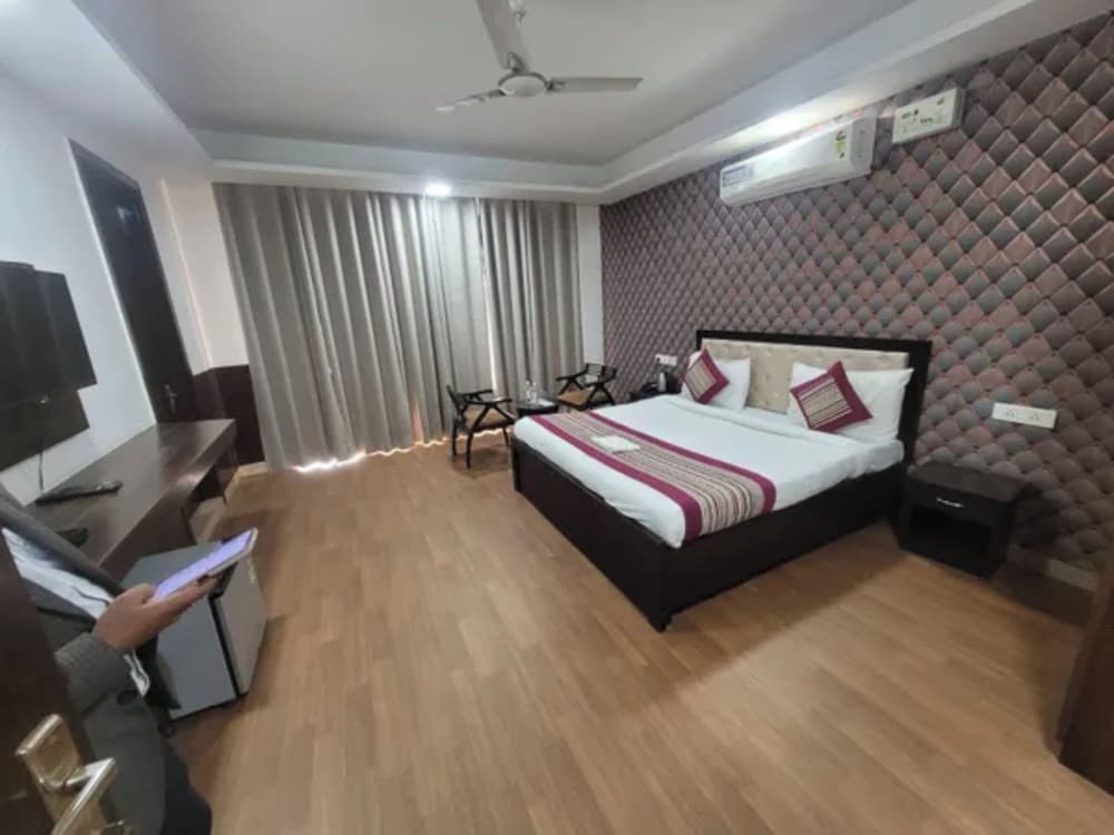 Fabhotel Delight Suites