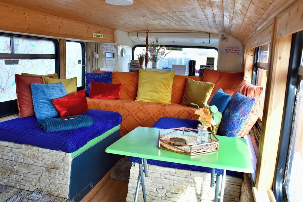 Ballinadee Bus - Boutique Bus Accommodation