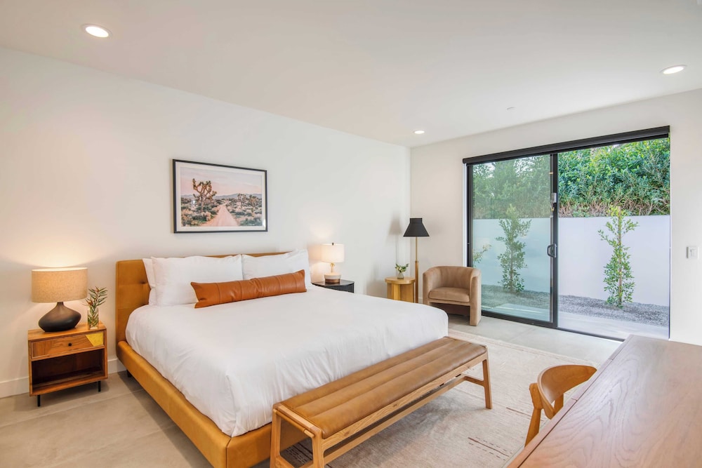 Sleeps 34 2 Villas, Pool, Pickleball + Bocce Polo Villas Elara by Avantstay