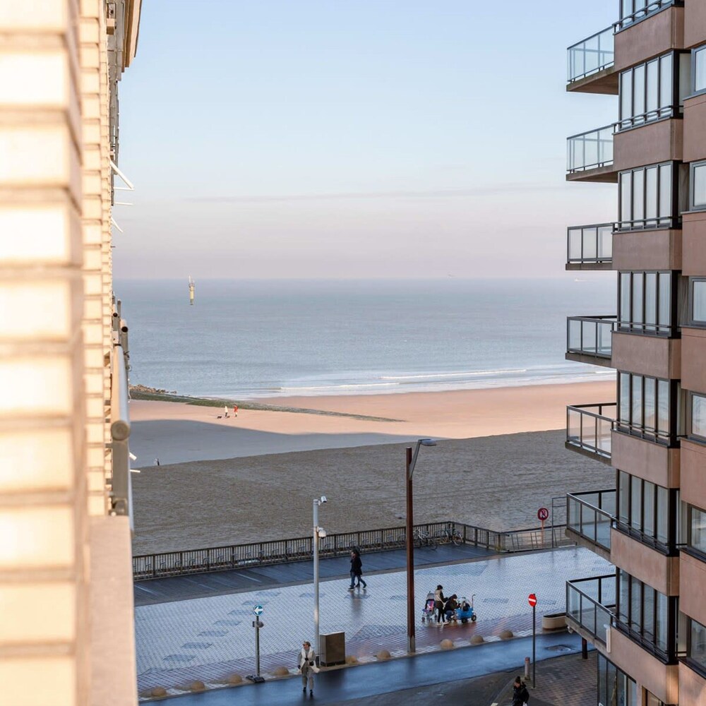 Beautiful and Spacious Studio With Side Seaview