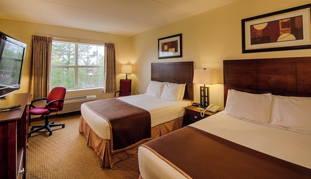 Fayetteville Vacations - Landmark Inn Fort Liberty - Property Image 21
