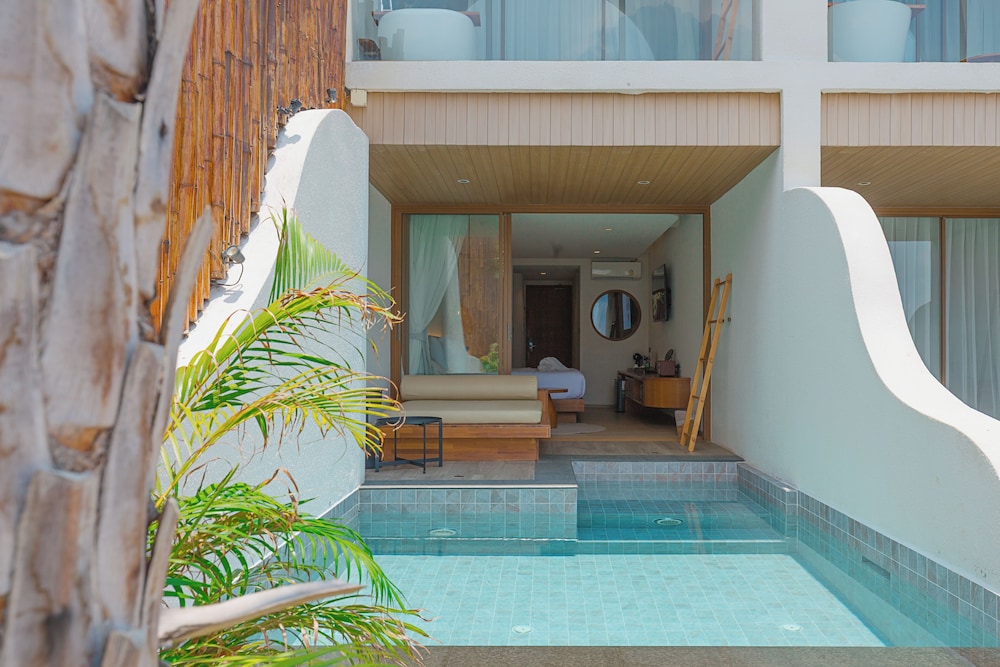 Tasana Bar and Luxury resort