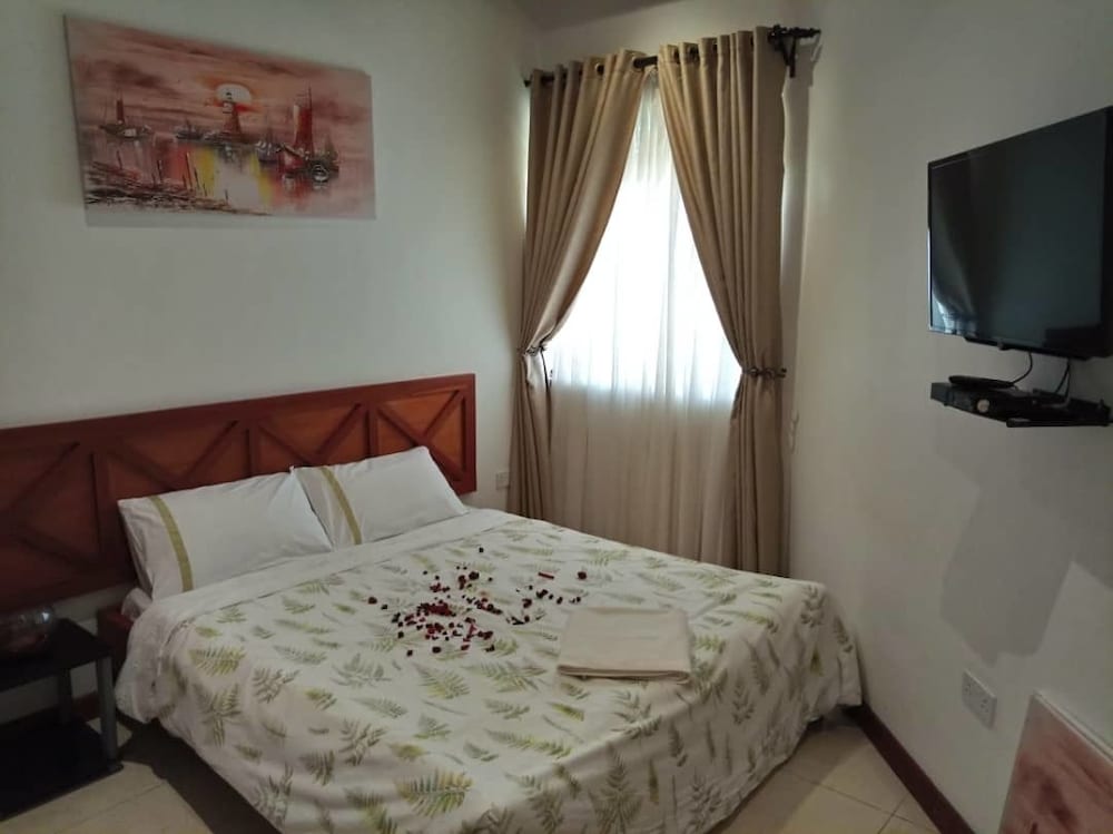Kaazi LakeFront Villas view 2