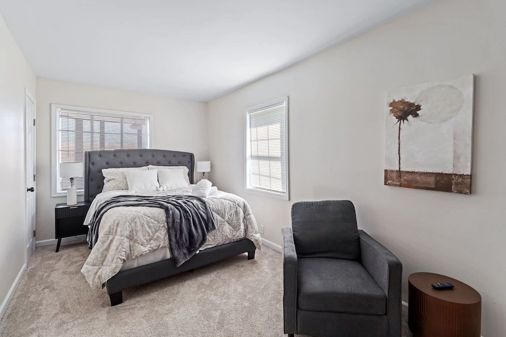 Renovated River Home Hot Tub Sauna Game Room