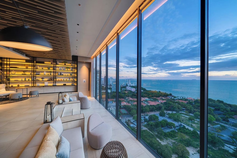 Breath Taking Sea View - Luxury Living