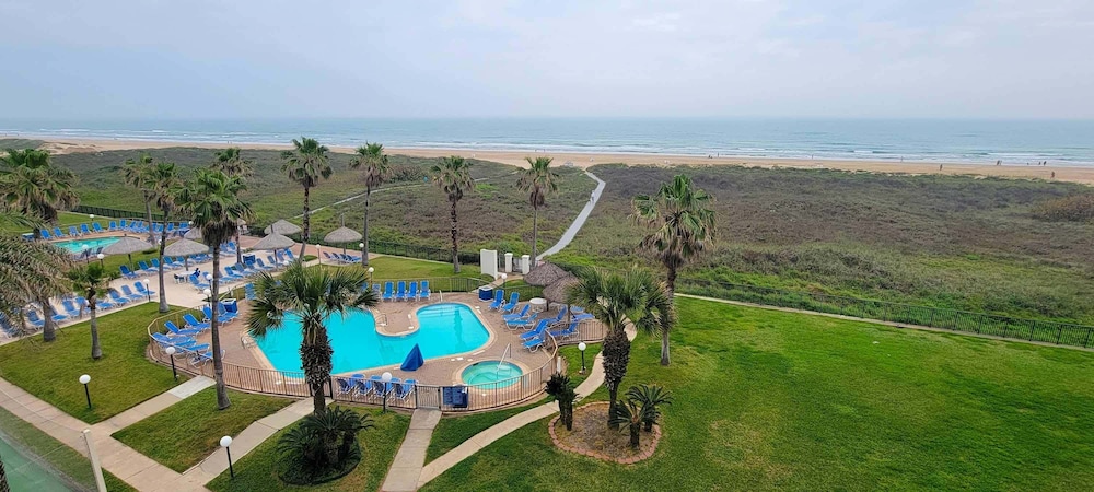 Sleeps 10 Direct Beach Heated Pool 3 Bedroom Apts