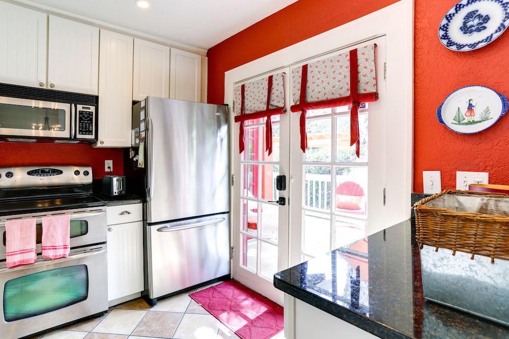 Charming St Petersburg Bungalow 2 Mi to Downtown! view 5