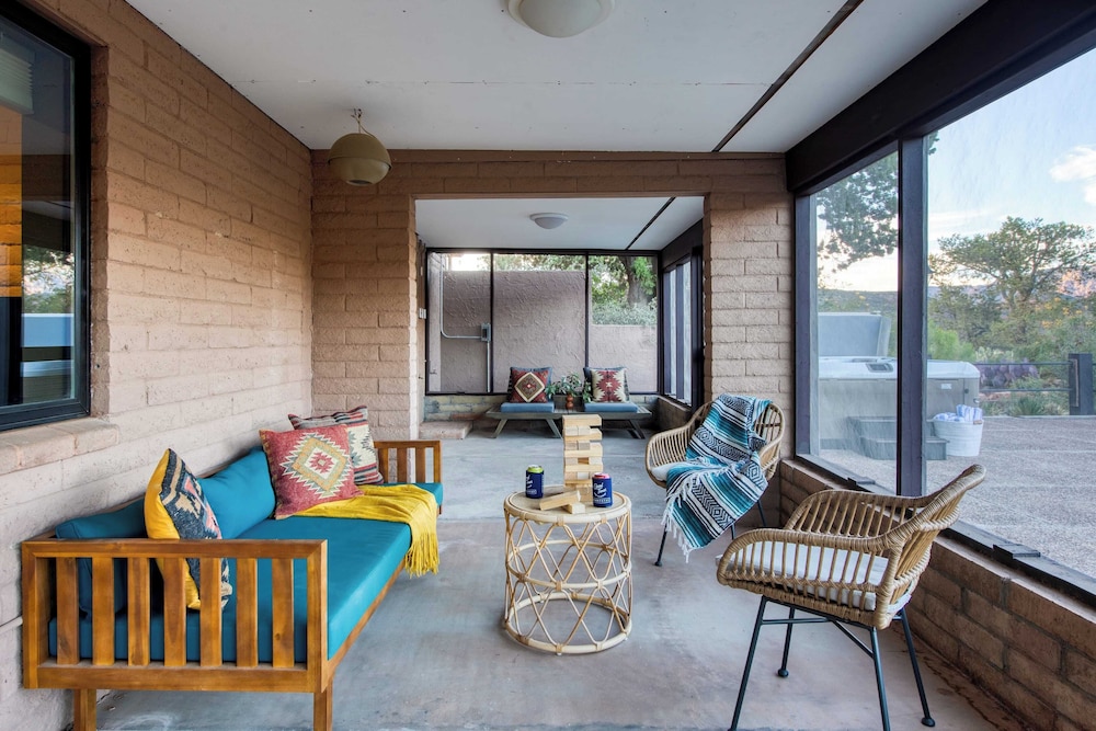 Mid-century Gem w/ Views, Hot Tub & Sunroom Lounge Red Rock Haven by Avantstay