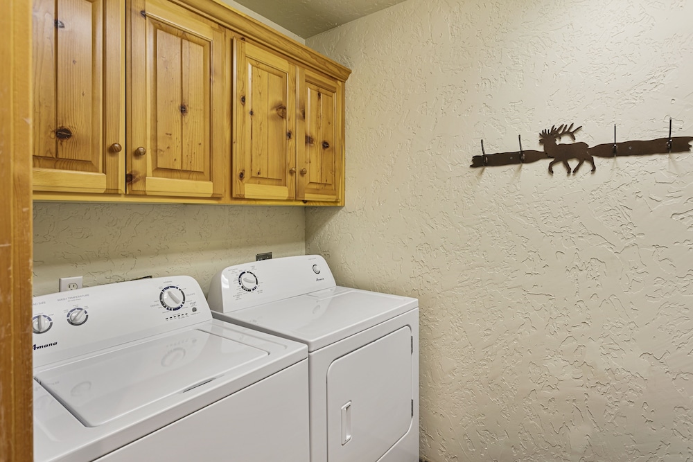 Bristlecone at Deer Valley Resort - Three Bedroom Condo with Hot Tub #503 3 Condo