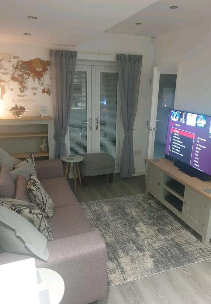 Cosy & Comfortable 2 Bedroom Annex New Build 2022 view 2