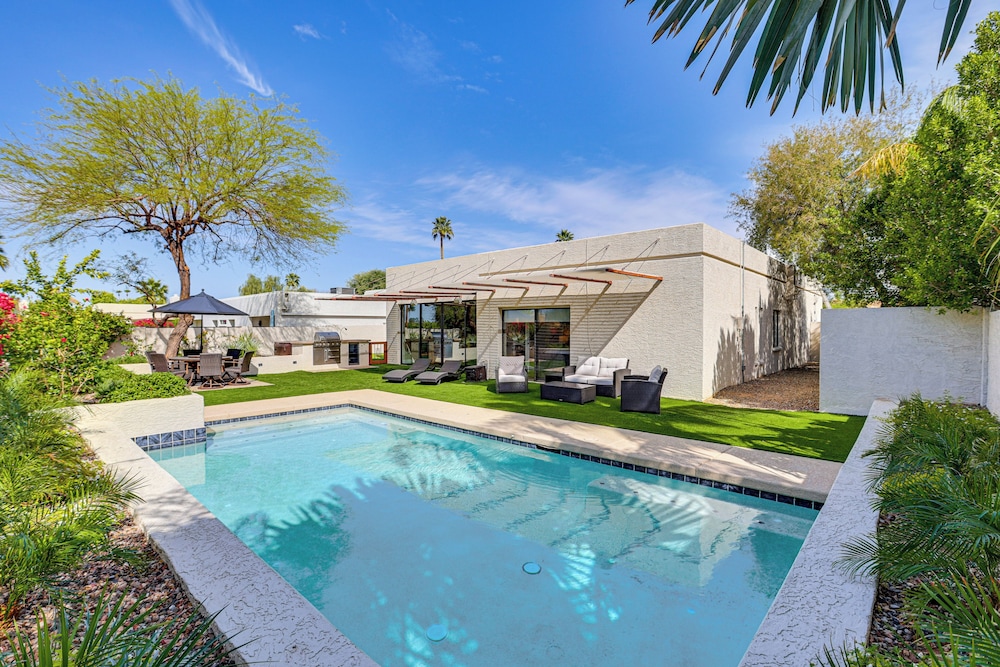Outdoor Entertainment Space: Home in Scottsdale