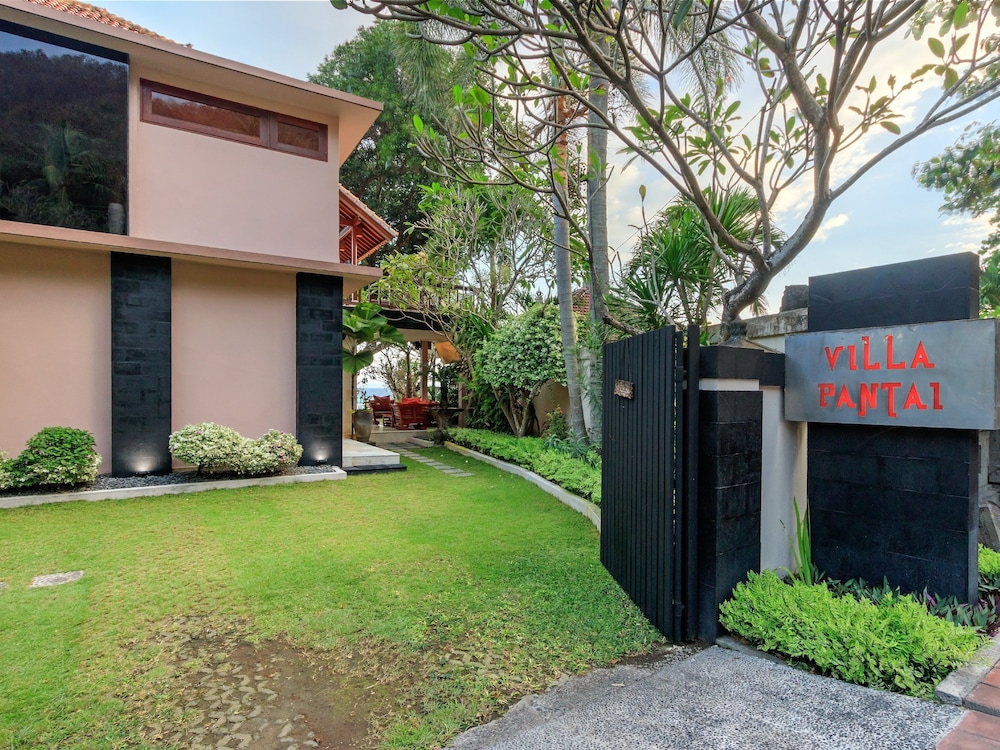 Villa Pantai by Villa Finder