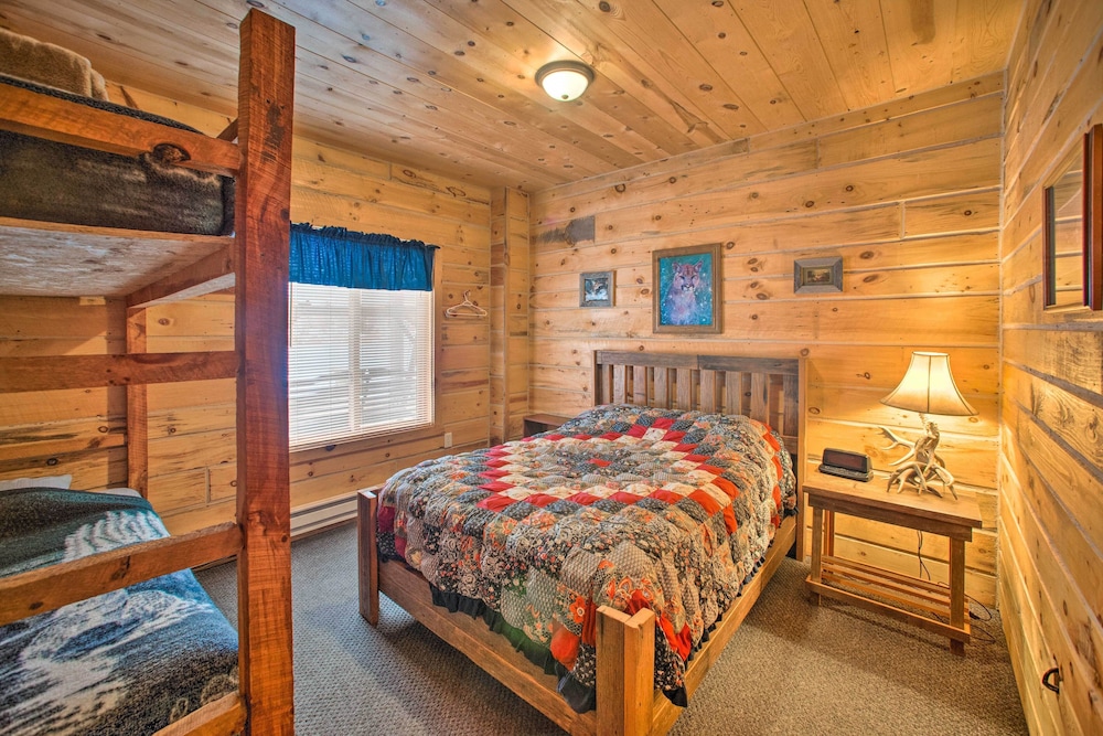 The Lodge in Powersville w/ Game Room & Fire Pit