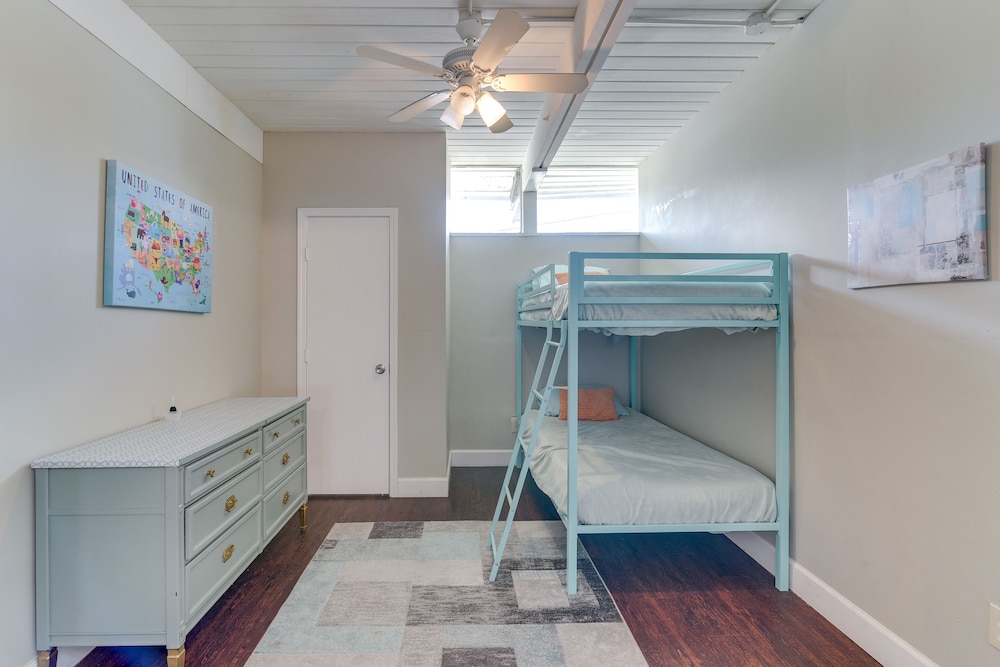 Walk to Beach: Galveston Vacation Rental!