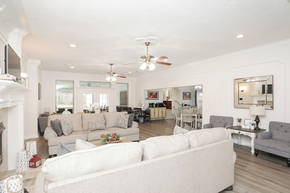 Private Backyard Oasis: Spacious Home in Humble!