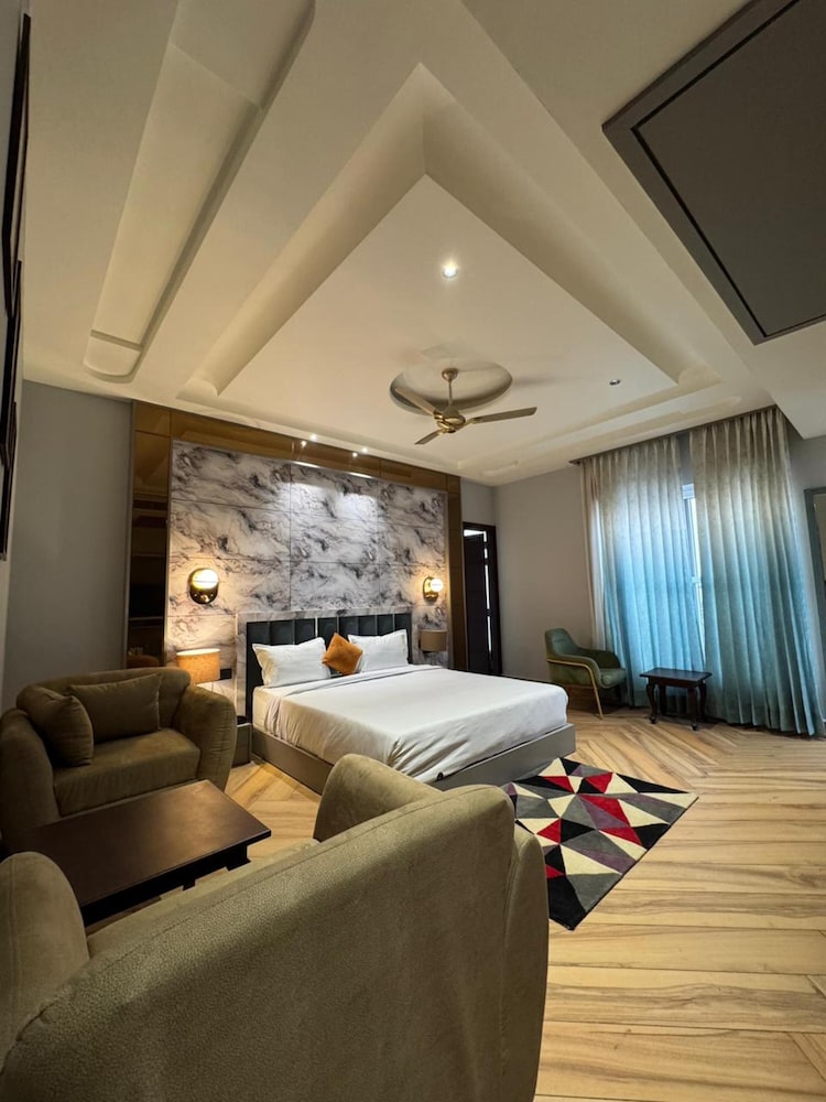 Ranveer Hotel and Restaurant
