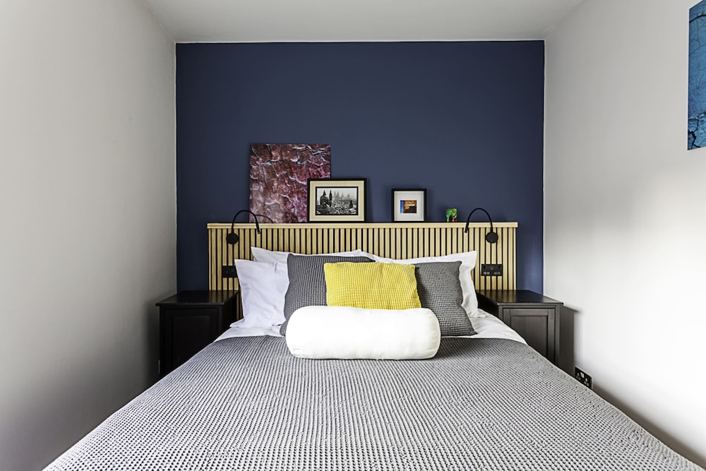 Cozy Aldgate Hideaway
