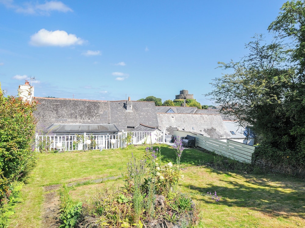 Stone's Throw Cottage