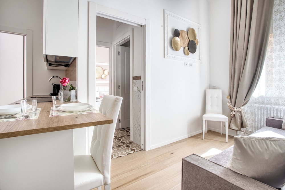 Old Milan Navigli Family Apartments